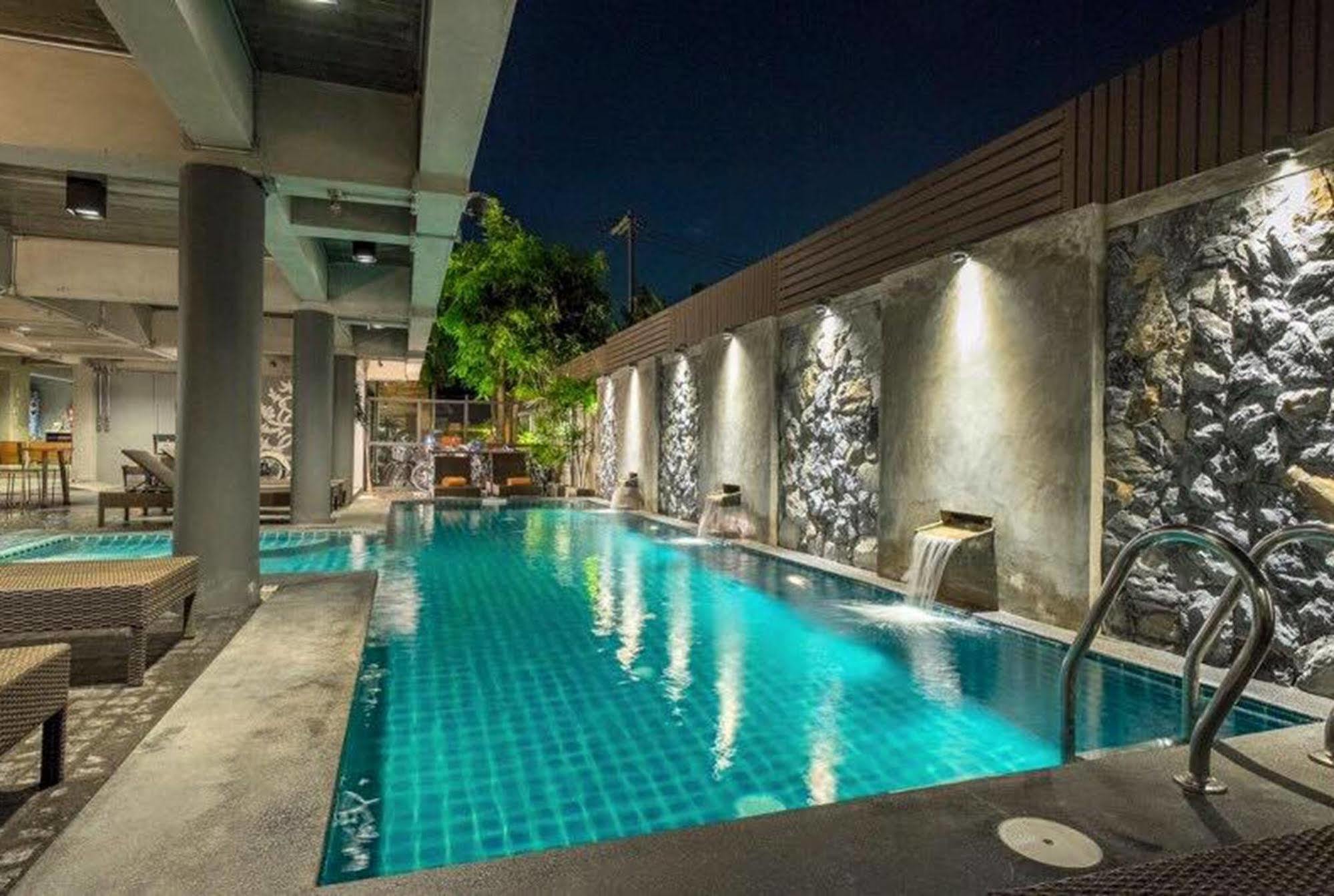 Thapae Loft Hotel Chiang Mai Exterior foto